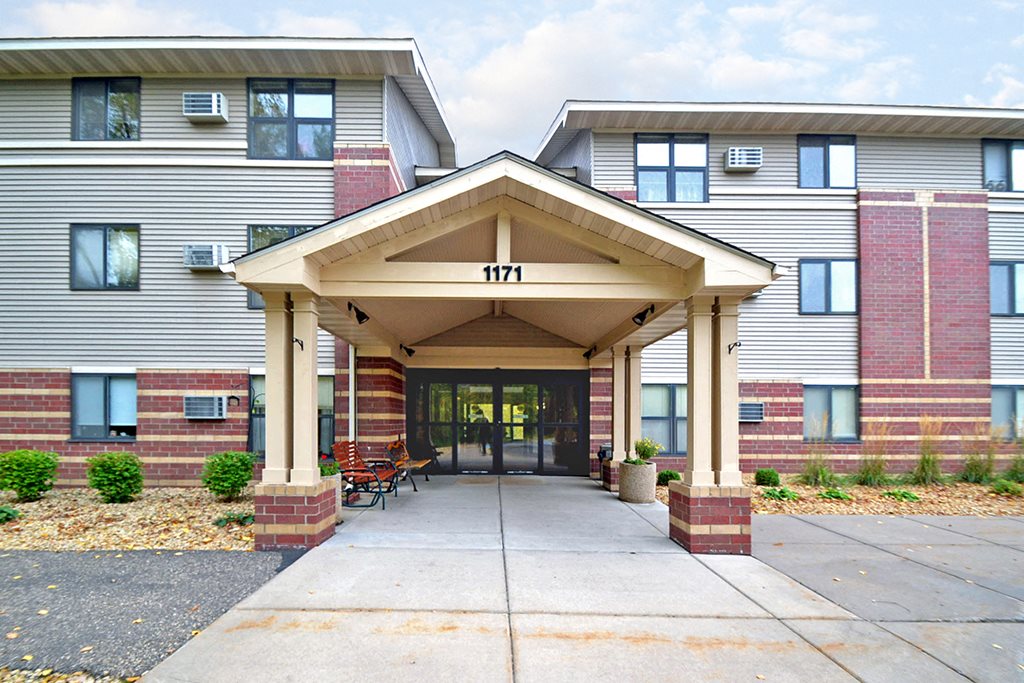 Photos and Video of Oak Terrace in Oakdale, MN